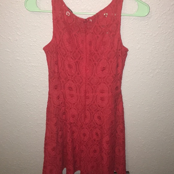 Red lace dress - Picture 3 of 3